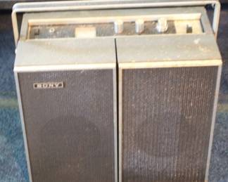 266 - Sony Reel to Reel Player - 14" x 16" x 10" You are buying a used as-is electric/electronic item. We do not guarantee all components are present, and if it is not expressly stated, it is untested.
