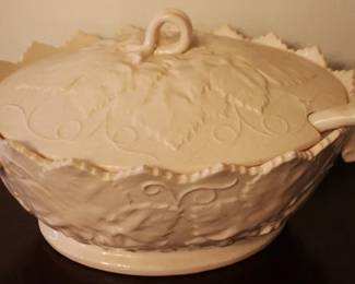78 - Covered Tureen w/ Ladle - 6" x 14"
