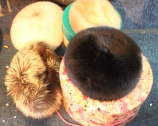 319 - 4 Women's Fur Hats w/ 2 Boxes
