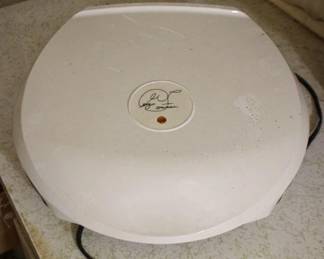 357 - George Foreman Grill - 13" x 12" You are buying a used as-is electric/electronic item. We do not guarantee all components are present, and if it is not expressly stated, it is untested.
