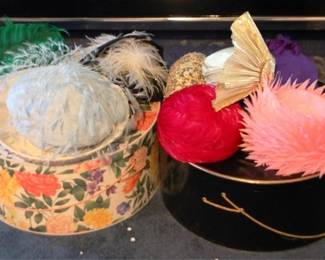 320 - 8 Women's Hats w/ 2 Boxes
