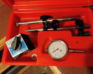 Grizzly Magnetic Base/Dial Indicator/Caliper Combo
