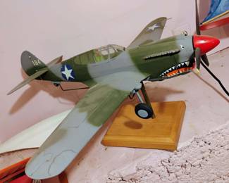 WWII Curtiss P-40E Model Airplane