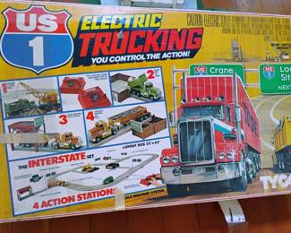 1981 Tyco US-1 Electric Trucking Interstate Trucking Set #3210 
