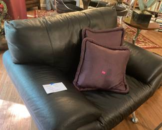 Italian black leather chair by Niocletti