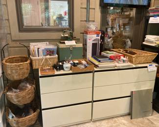 Grain child's sewing machine by Singer