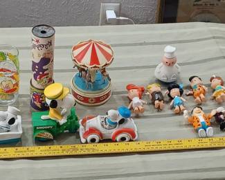Numerous antique toy lots in this sale, this one has Snoopy, Flintstones, more