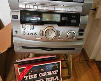 Bookshelf stereo system
Cd player doesn't work, everything else does $50.00