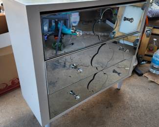 [[[ project piece ]]]
The tracks don't work good.
The middle drawer has a cracked.
Was $45
Now $20 for this 4 day event. 