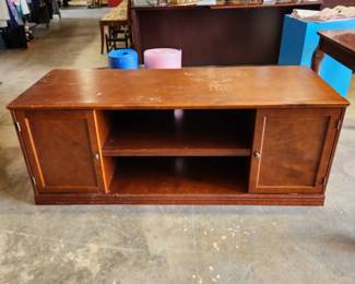 Large tv stand that's very sturdy and stable.
Top could use a new coat of paint.
Was $65
Now $40 for this 4 day event
