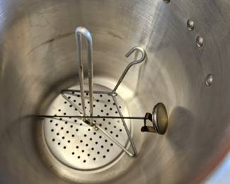 Same turkey fryer just showing you the inside.