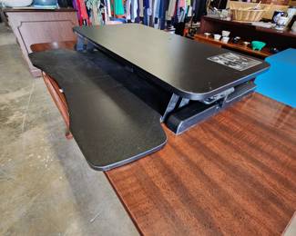 Same hight adjustable computer platform but different angle.