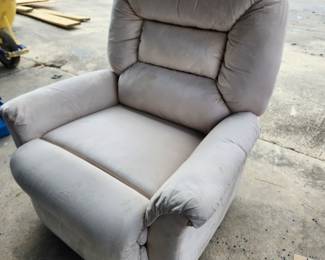 Beautiful and comfortable recliner.
Was $100
Now $80 for this 4 day event.