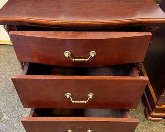 $100 ea nightstands 3 draws 22 x 17 x 22.5