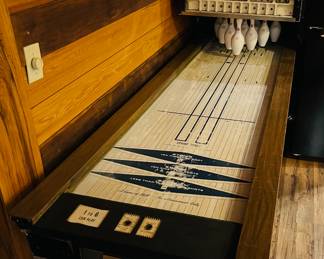 Vintage United’s Gateway Arch Tabletop Bowling