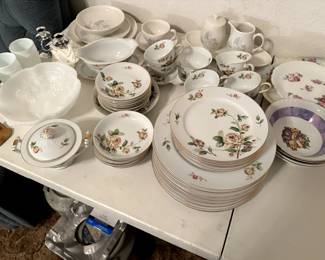 Lynmore Fine China Golden Rose Pattern