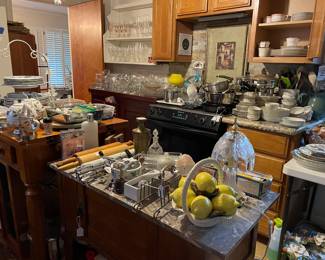 Full kitchen 