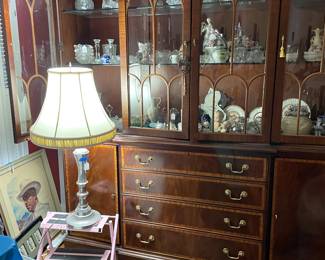 Ethan Allen bubble glass mahogany china cabinet 