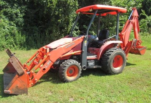 Kubota L39 - 4wd Tractor w/Backhoe Attachment - 2,451 Hours