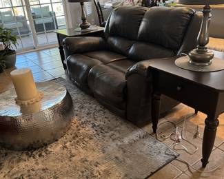 Electric recliner loveseat 