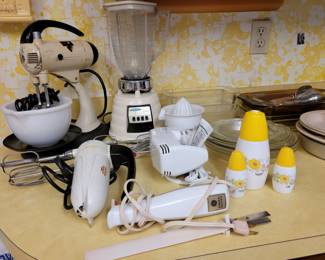 Vintage kitchenware, all works