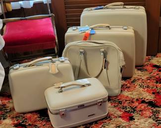 5 pc. set of American Tourister