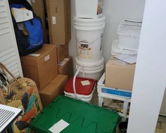 Containers of freeze dried survivalist food