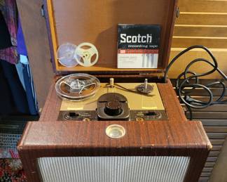 Reel-to-reel tape player