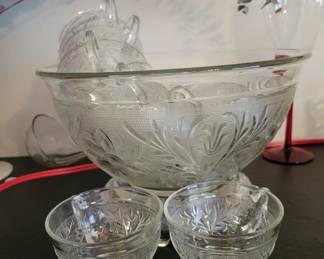 Sandwich punch bowl, cups & stand