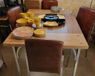 Kitchen dining set w/4 chairs & leaf