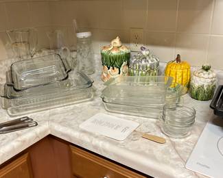 Too much Kitchen to List! Pyrex, Fire King, Small Appliances, Glasses, Serving Pieces, etc