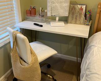 DESK & CHAIR