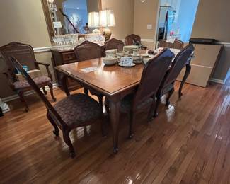 DINING ROOM TABLE & CHAIRS