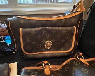 LOUIS VUITTON HANDBAG