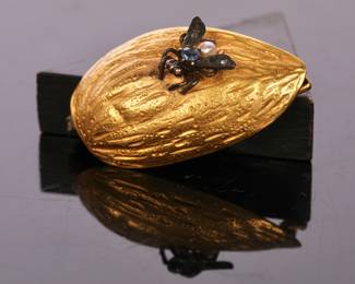 Victorian 22kt gold brooch