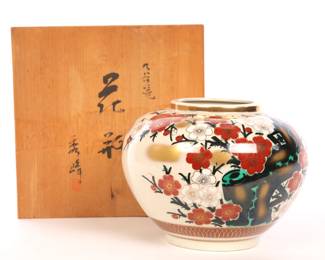 Japanese vase w/ original wooden krate