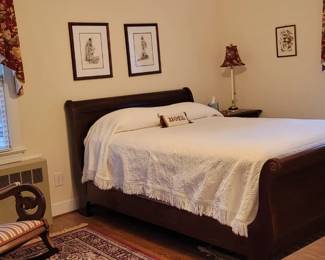 Master bedroom with Sleigh Bed and furnishings