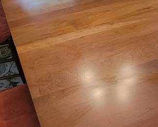 Beautiful cherry double drop leaf table, 2' sections, 6' extended