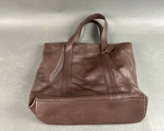 Lot 28 | Coach Leather Purse

