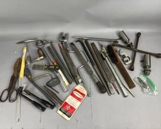 Lot 382 | Vtg Lot of Tools
