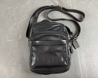 Lot 33 | Coach Leather Crossbody Bag
