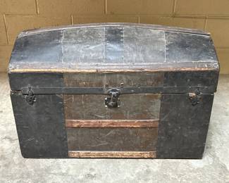 Lot 437 | Vintage Chest
