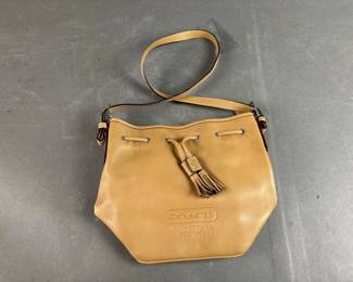 Lot 34 | Coach Leather Purse
