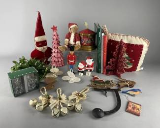 Lot 127 | Vtg Christmas Decor Lot!
