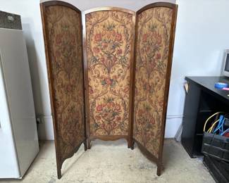 Lot 245a | Vtg Floral Standing Divider

