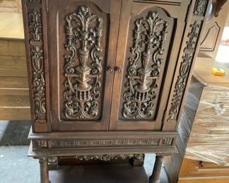 Lot 443 | Vintage Spartan Radio
