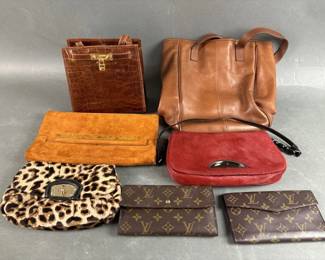 Lot 37 | Lot of Purses
