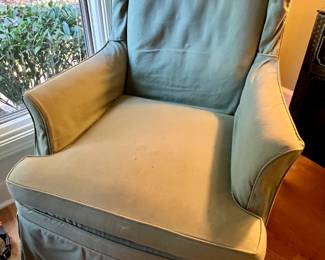 Upholstered accent chair