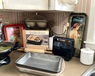 coca-cola metal trays -- rolling pin -- Hor/cold server