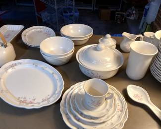 Pfaltzgraff Tea Rose 16 dinner plates